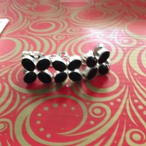 Black onyx bracelet worth appraisals of 350 to 450